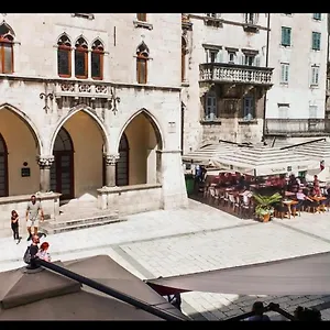  Apartment Old Square